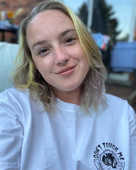 I hope you’re having a good day :) : r/FreckledGirls
