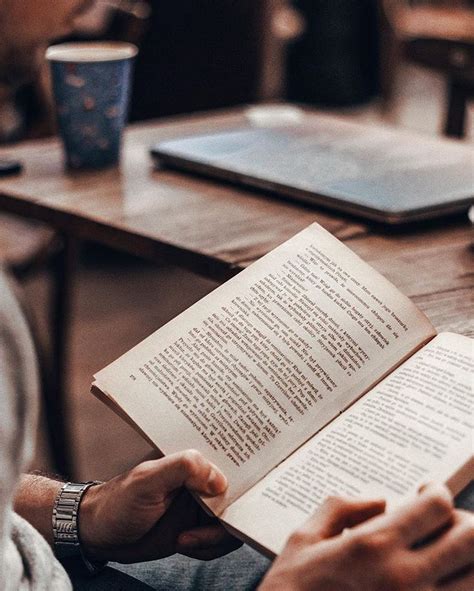 Красивые фотографии. Книги. Полка с книгами. Фотография с книгой ...