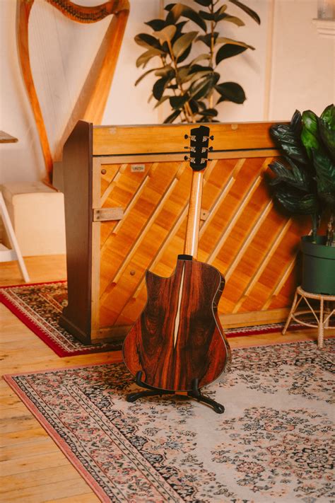 'Holly' - Spruce / Rosewood - Model M14 — Tom Sands Guitars