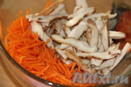 Салат с копченой курицей, с корейской морковью и сыром: 8 фото в рецепте