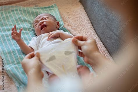 how to make diaper changes less traumatic for newborn