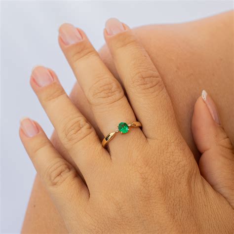 Anel De Ouro E Esmeralda - Anel de Esmeralda Natural em Ouro Amarelo 18k | ArtOuro - ArtOuro & Gemas
