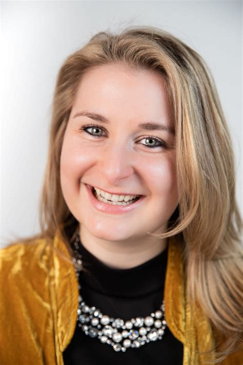 Headshots & Photos — Laura Lyons