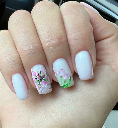 38+ Best White Nails with Flowers Ideas [2025] - Nail Designs Daily