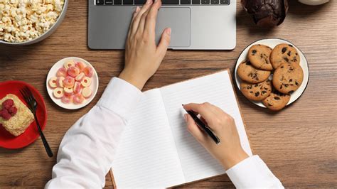 Top 10 Delicious and Easy Snack Food Ideas for the Workplace - Hunter Games Magazine