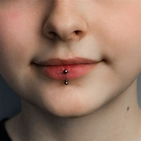 Пирсинг губы,пирсинг,пирсинг еструм,пирсинг вертикальный лабрет,прокол ...