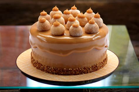 Docenia Bolos E Doces - 20 ideias de bolos decorados com doces - Amando Cozinhar