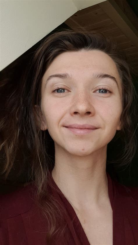 my no make up face freckles and smile is enough 😊 hi 👋 : r/Faces