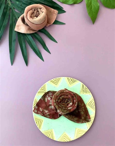 how to fold cloth napkins 3