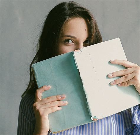 8 ползи от редовното четене на книги | Всичко за жената
