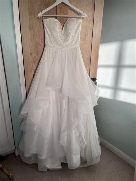 Mikaella Bridal Sample Wedding Dress - Stillwhite