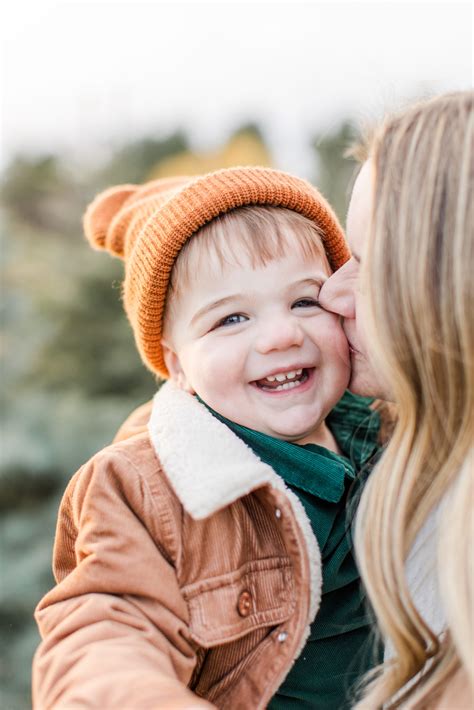 Planning-Christmas-Family-Photos-Heres-Why-You-Should-Choose-a