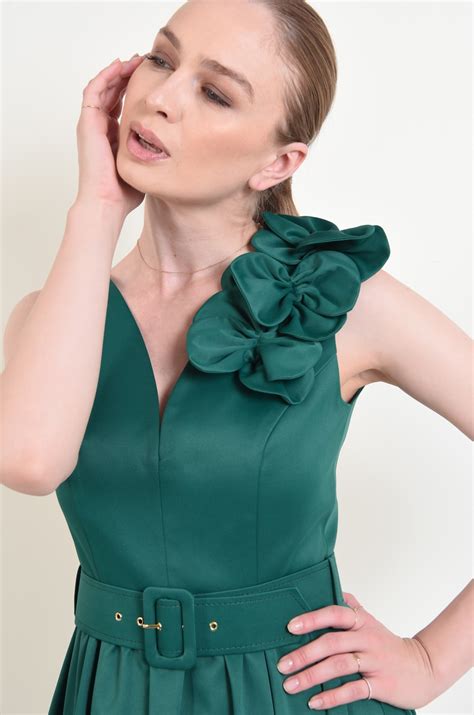 ROCHIE ELEGANTA CU CENTURA SI DETALIU PE UN UMAR POEMA