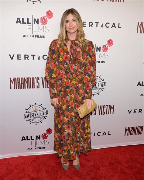 Emily VanCamp videos and photos - Celeblr