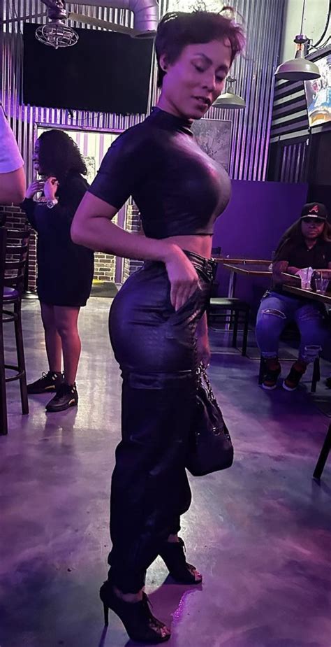 Kristal Marshall's feet