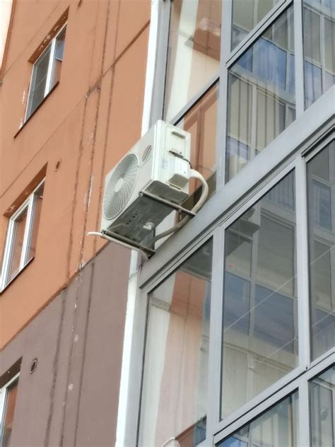 Установка внешнего блока кондиционера снаружи застекленной лоджии