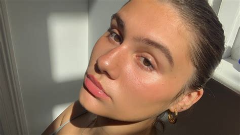 Clean girl makeup: How to nail the easy, simple, fresh makeup look ...