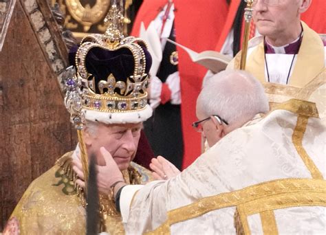 Charles III Resmi Dinobatkan Sebagai Raja Inggris, Berikut Foto-fotonya ...