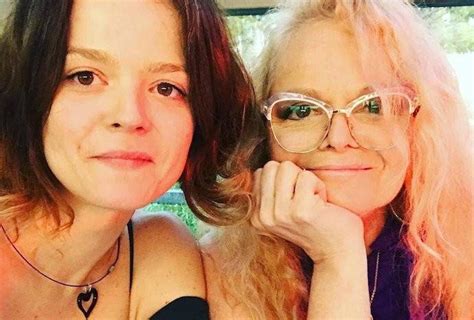 «Всегда ее боялась»: 40-летняя дочь Ларисы Долиной рассказала о ...