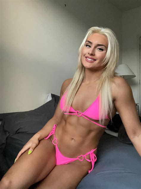 jessica woynilko feet 1