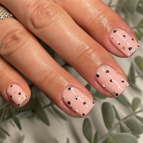 25 Cute Polka Dot Nails to Try