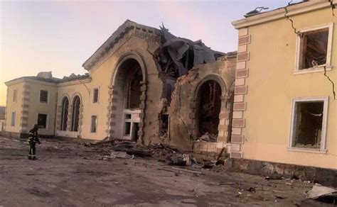 Росіяни зруйнували історичний вокзал на Донеччині. ФОТО - Вечірній Київ