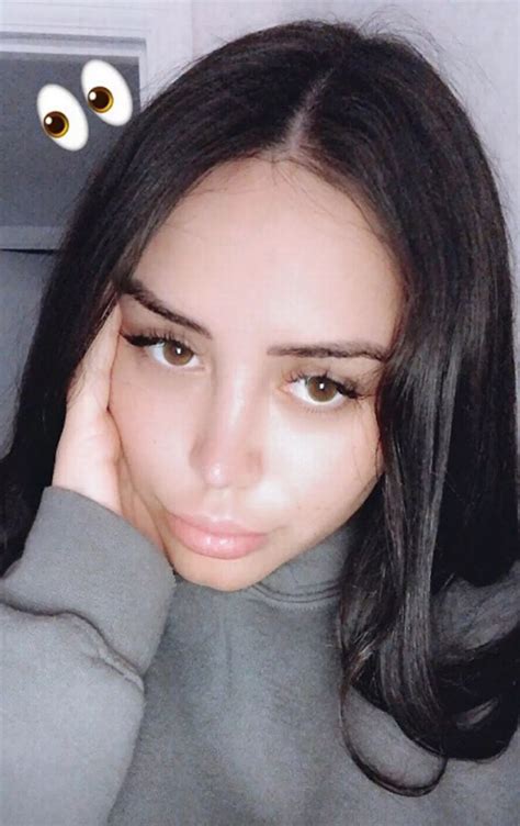 Pregnant Marnie Simpson poses half-naked to reveal 22 week baby bump
