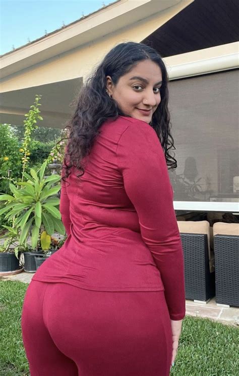 alisha naik desi banks curvy leggings outfit thick fashion