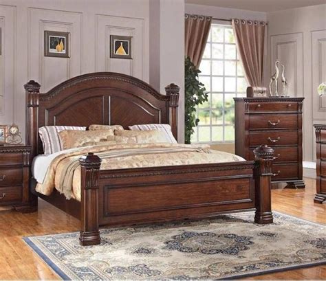 Solid Wood Traditional Bedroom Furniture