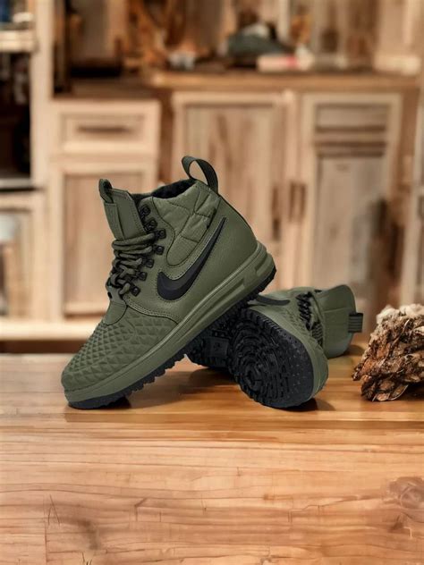 Кроссовки Nike купить на OZON по низкой цене (1731929948)