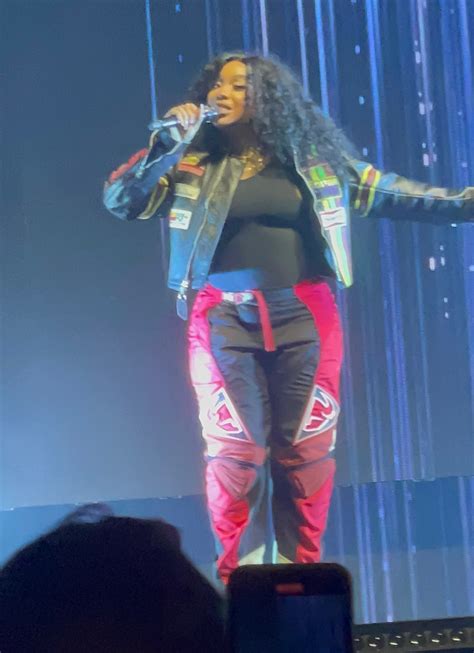 ESTHER BAXTER EXPOSE'S BOW WOW!!!!