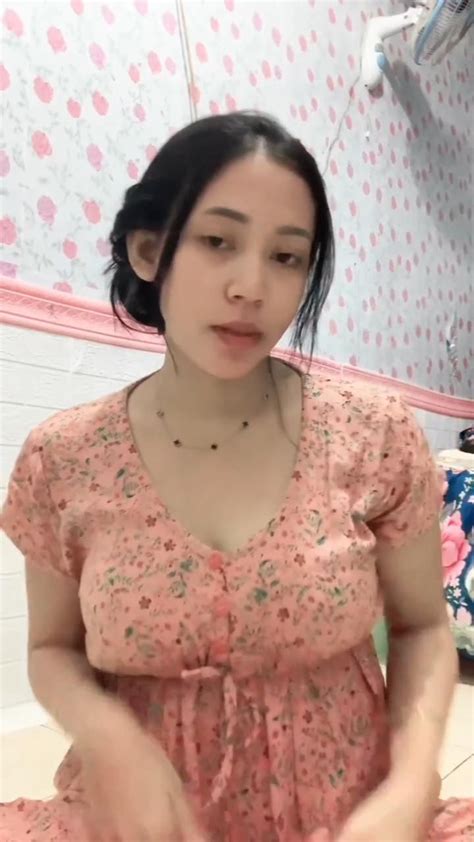 TOBRUT TANKTOP VIRAL in 2024 | Neckwear women, Pashmina hijab tutorial ...