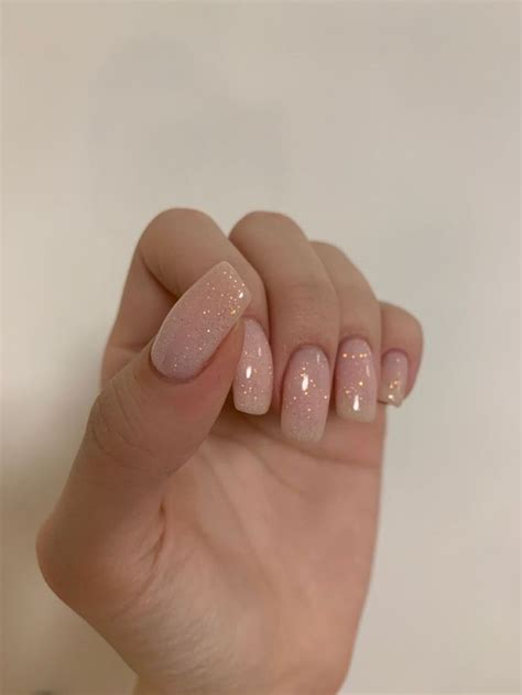 𝙫𝙞𝙠𝙩𝙤𝙧𝙞𝙖 | Nails, Blush nails, Cute acrylic nails