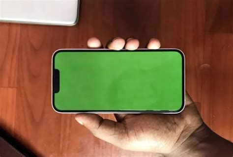 Зеленый экран на iPhone 13 — что с этим делать? | iFix