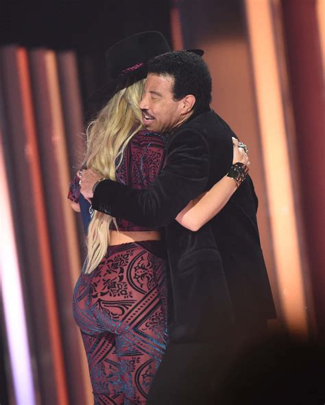 New Year's Resolutions Are Dumb As Hell - Except For Lainey Wilson