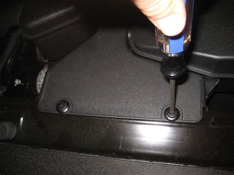 2013-2016-Hyundai-Santa-Fe-12V-Automotive-Battery-Replacement-Guide-002