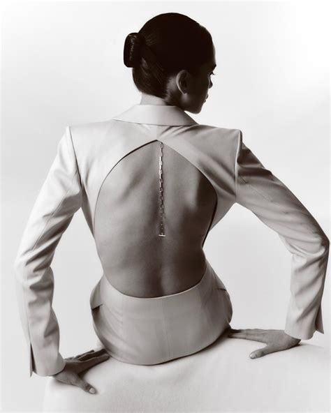 Antheia: An Ode to Femininity