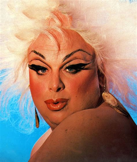 Divine – Filmes, Biografia e Listas na MUBI