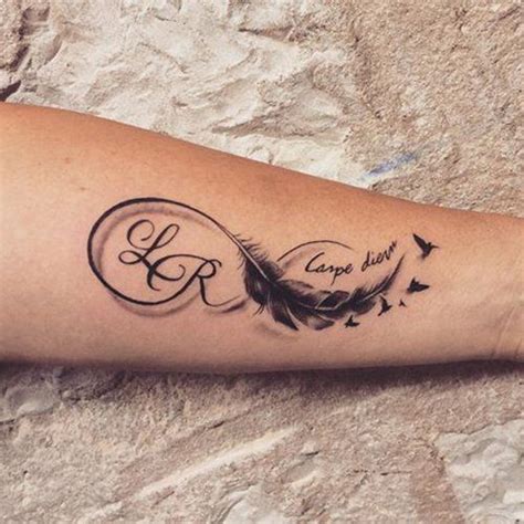татуировка бесконечность с надписью и пером на руку | Tatouage infini ...