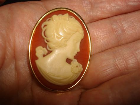 Vintage Unique Collectible Trifari Cameo Pendant Neck… - Gem