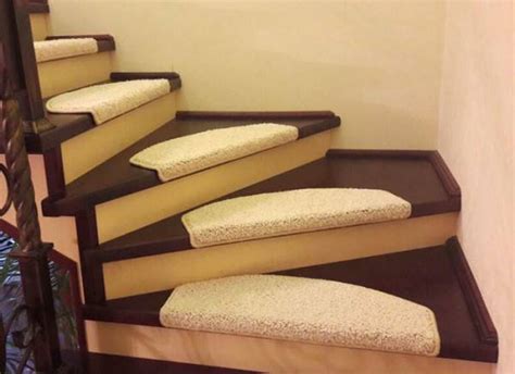 Накладки на ступени лестницы из ковролина: виды накладок из ковролина и ...