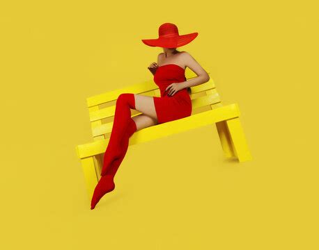 Minibikini-Bilder: Stock-Fotos & -Videos. | Adobe Stock