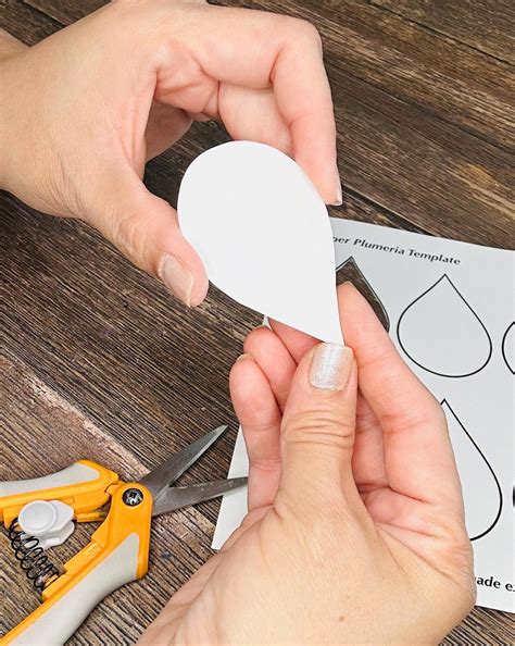 Paper Plumeria Step-by-Step Guide by Summerlin - Issuu