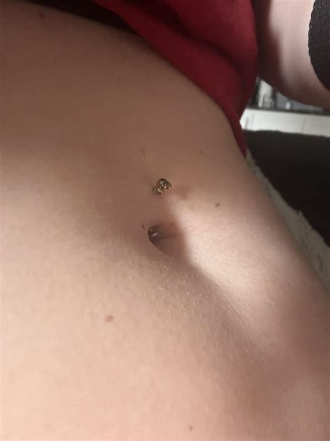 Finally got my floating navel piercing! : r/piercing