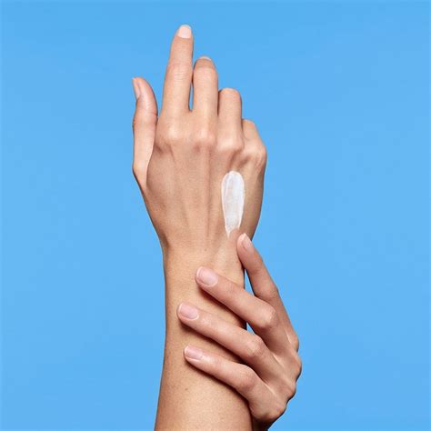 Эмоленты [что это такое]: польза для кожи, виды, косметика от La Roche ...