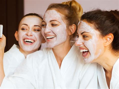 "Bubble Mask": Diese Beauty-Masken amüsieren das Netz | freundin.de