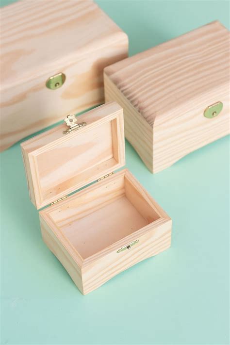 Caja cofre de madera con cierre de broche | Cofre de madera, Cajas de ...