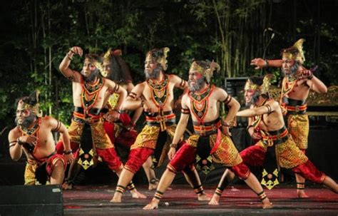 menikmati berbagai kesenian  festival kesenian yogyakarta trip