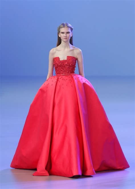 Ели Сааб вдъхновява с рокли за червения килим | Formal dresses, Fashion ...
