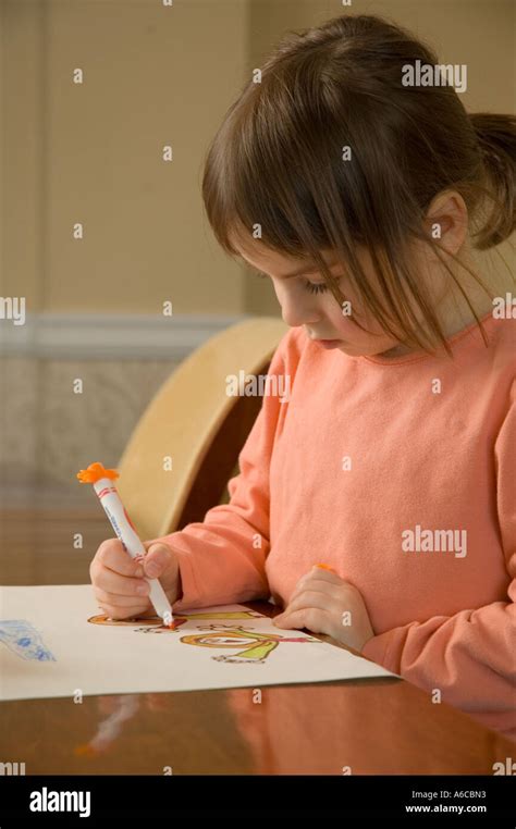 Young girl drawing a picture on paper Stock Photo - Alamy